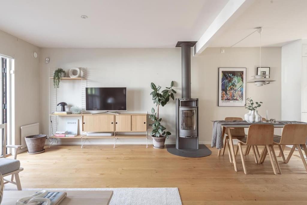 Villa Townhouse Med Bastu, 4 Vaningar Naera Liseberg Göteborg
